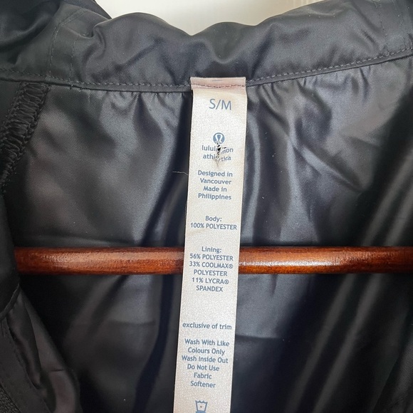 Lululemon Wanderful Hooded Capelet Raincoat Poncho Jacket Black Satin S/M - Picture 4 of 9